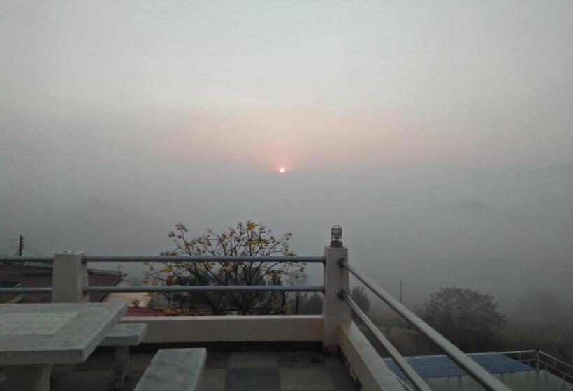 Семейный Номер, บ้านแสงเพ็ญ By แช่มช้อย