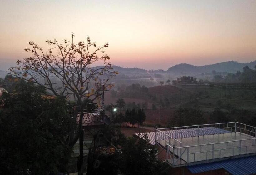 Семейный Номер, บ้านแสงเพ็ญ By แช่มช้อย