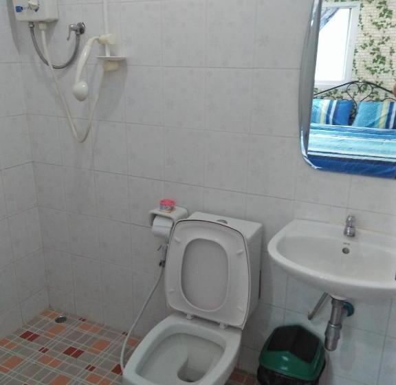 Четырехместный Номер Стандарт, บ้านแสงเพ็ญ By แช่มช้อย