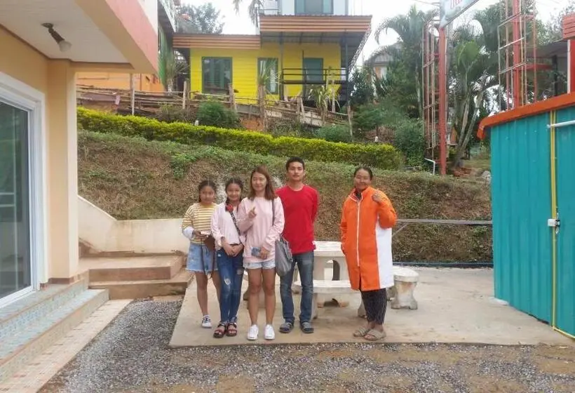 スタンダード４人部屋, บ้านแสงเพ็ญ By แช่มช้อย