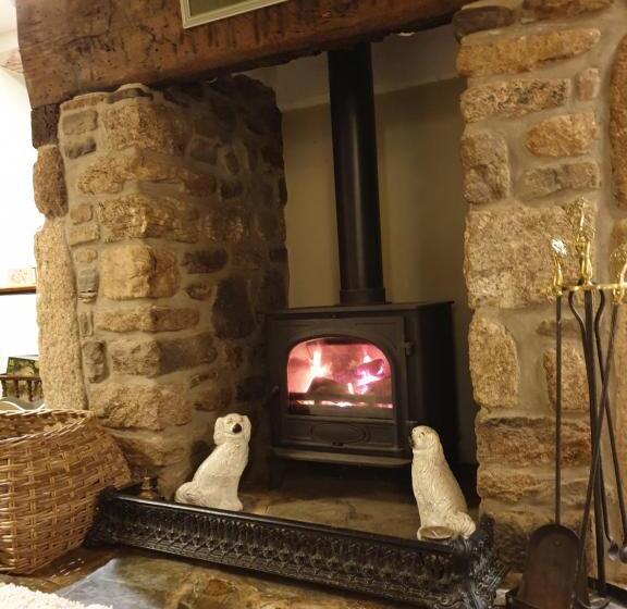 منزل غرفتين نوم, The Millers Cottage