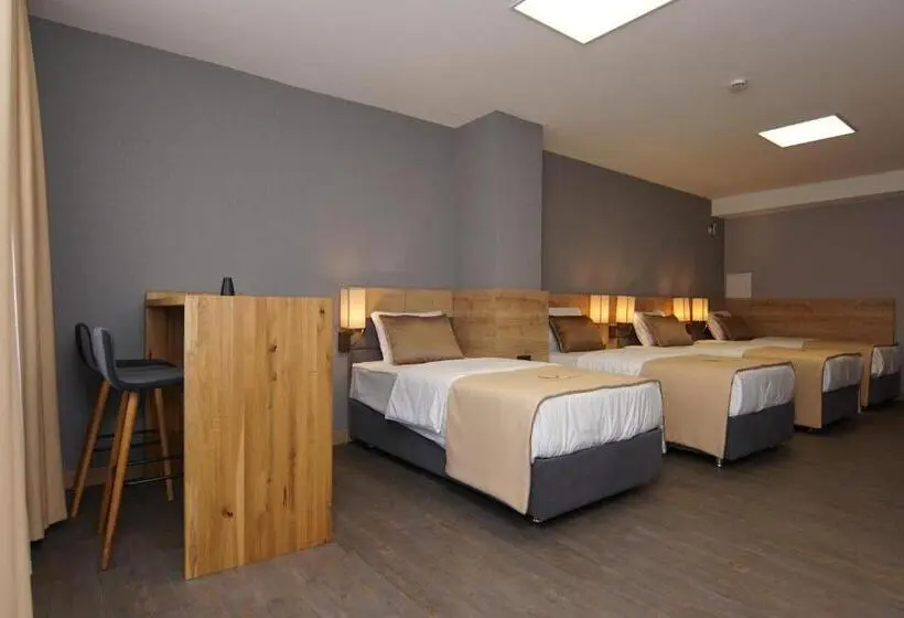 Standard Neljän Hengen Huone, Casa Constanza Hotel Garni