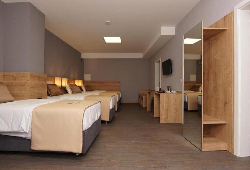 اتاق استاندارد چهار تخته, Casa Constanza Hotel Garni