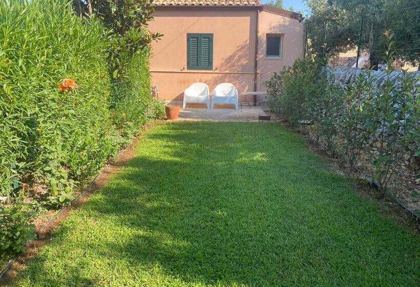 Номер Стандарт Вид на Сад, Karrua House   Magnolia Room