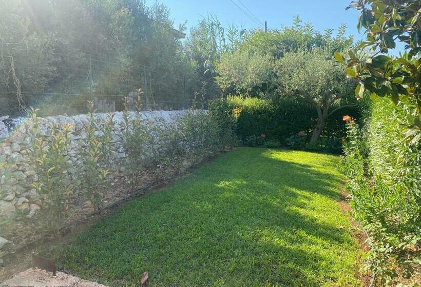 Номер Стандарт Вид на Сад, Karrua House   Magnolia Room