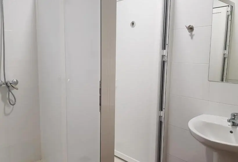 ルームシェアのワンベッド, Albergue A Ponte Ribadeo