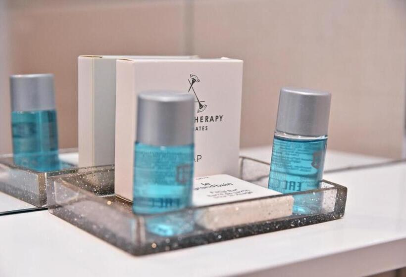 プールビュースタンダードルーム, La Cassa