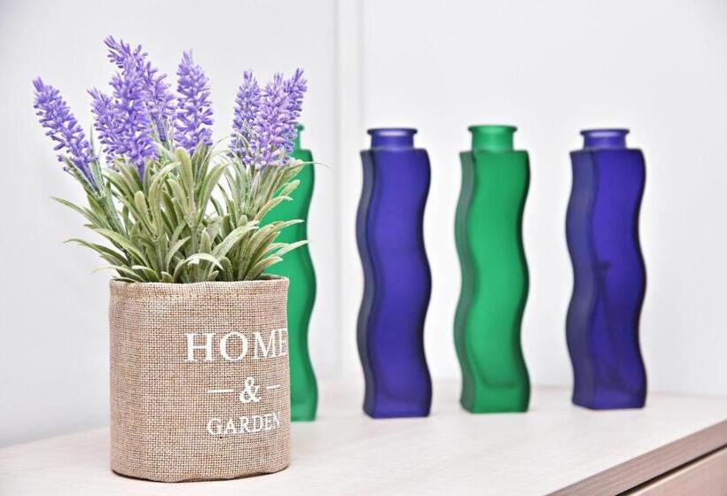 プールビュースタンダードルーム, La Cassa