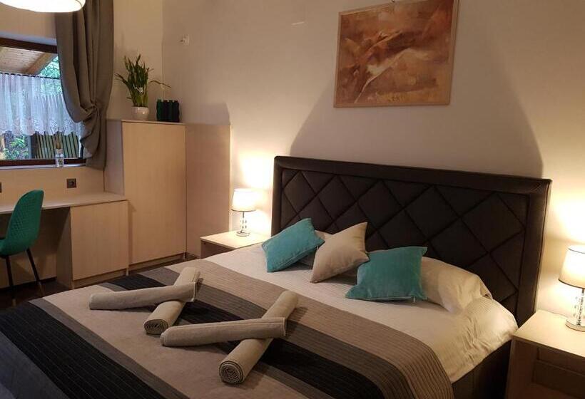 プールビュースタンダードルーム, La Cassa