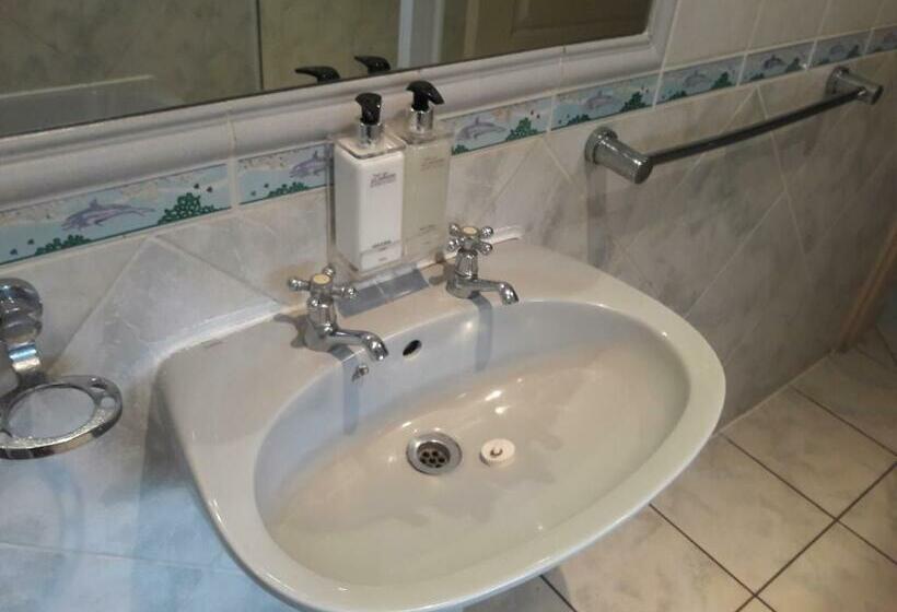 Люкс Вид на Море, Song Of The Whales