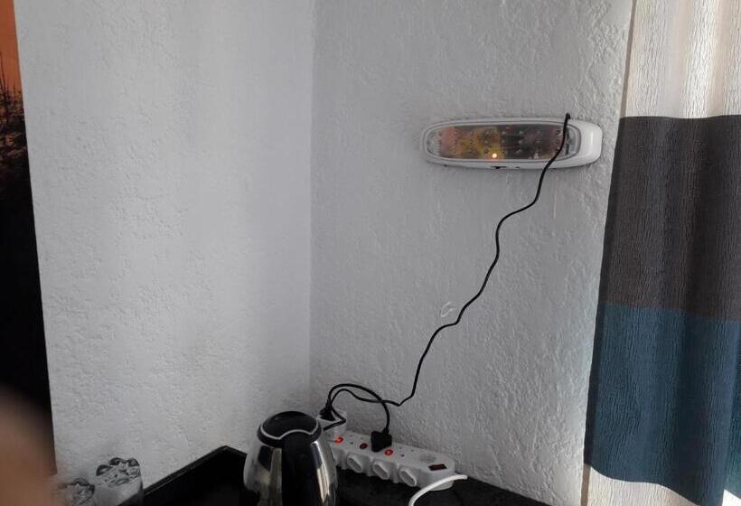 Люкс Вид на Море, Song Of The Whales