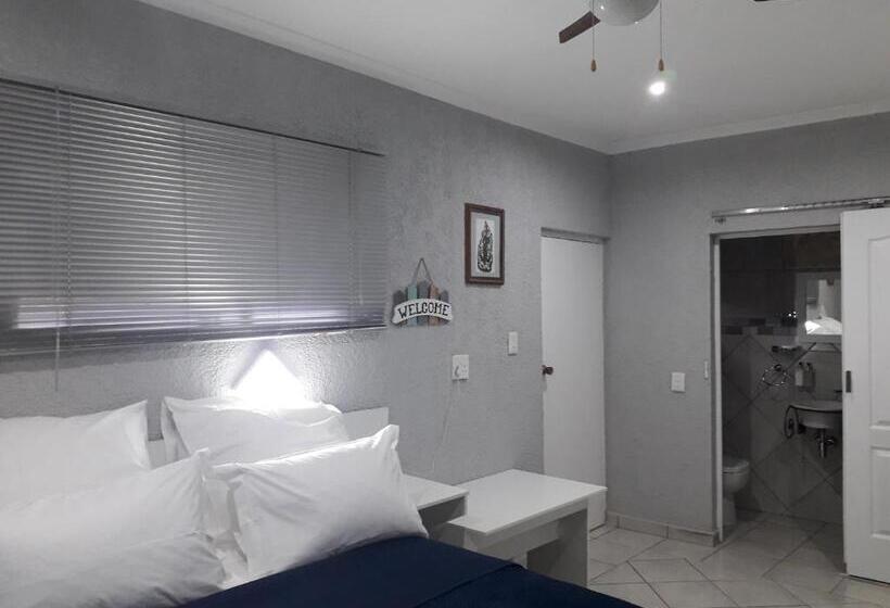 Номер Стандарт Вид на Сад, Song Of The Whales