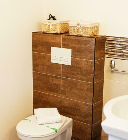 غرفة قياسية ثلاثية, Vén Diófa