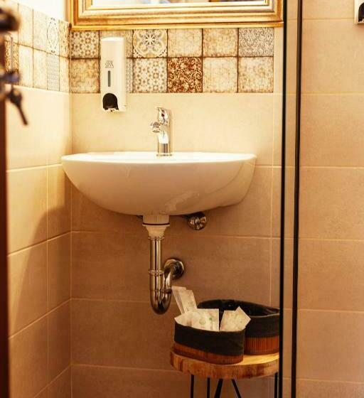 غرفة قياسية, Vén Diófa