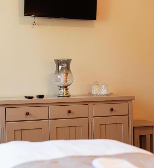 غرفة قياسية, Vén Diófa