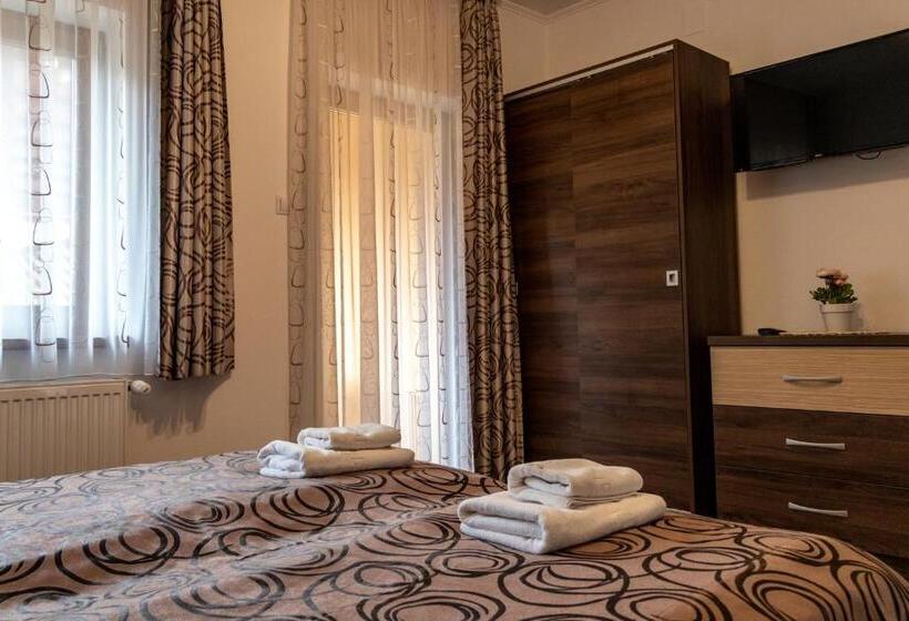 Апартаменты 1 Спальня с Балконом, Casa Tofi Vendégház