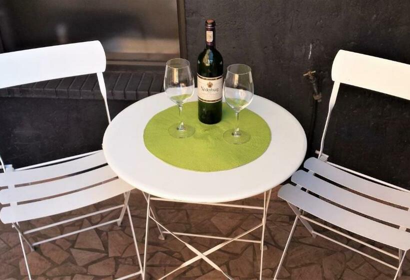 スタンダードスタジオ, Arek S Place