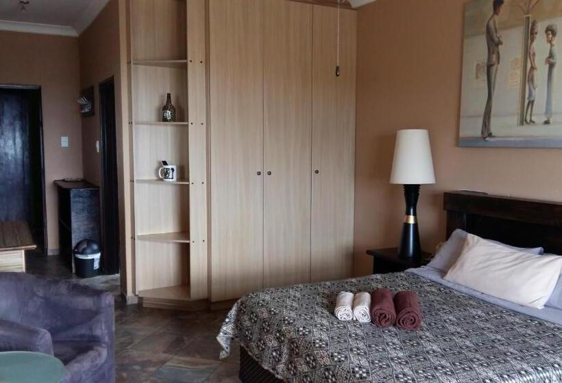 スタンダードトリプルルーム, Arek S Place