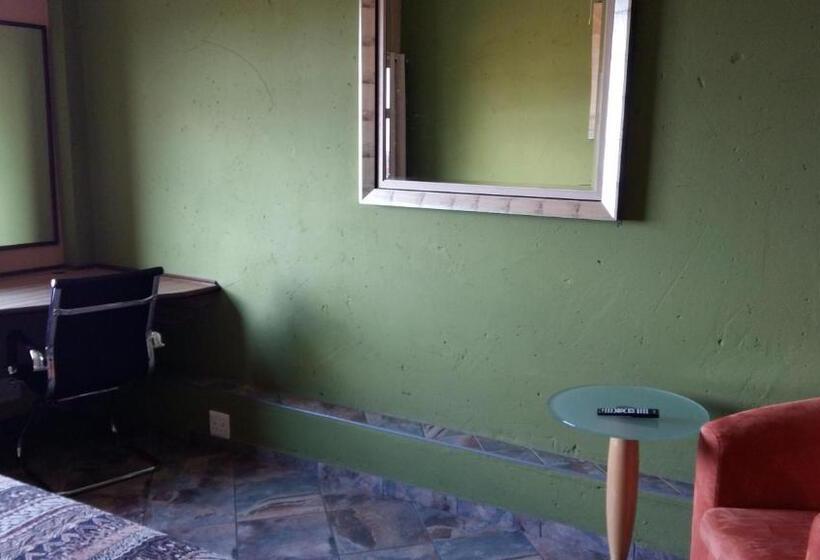 マウンテンビュースタンダードルーム, Arek S Place