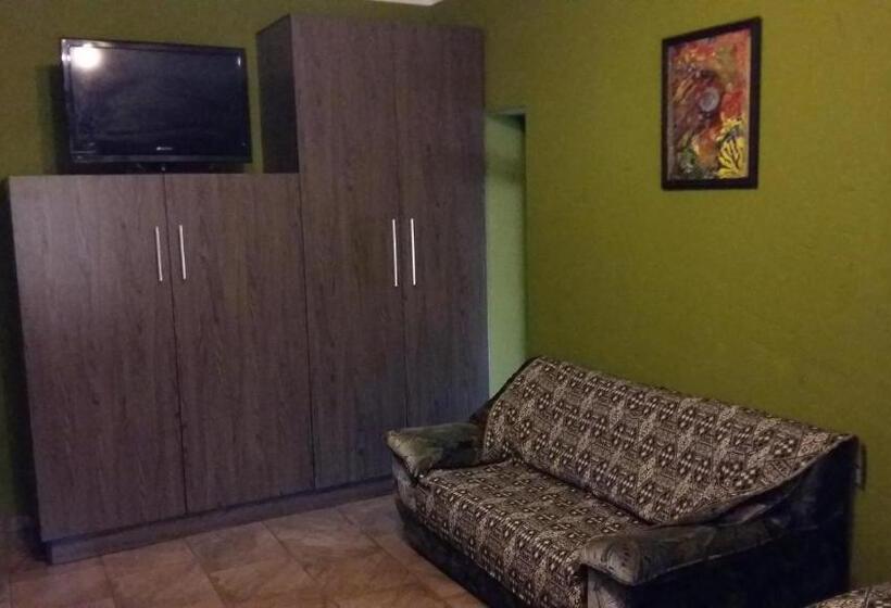 スーペリアースイート, Arek S Place