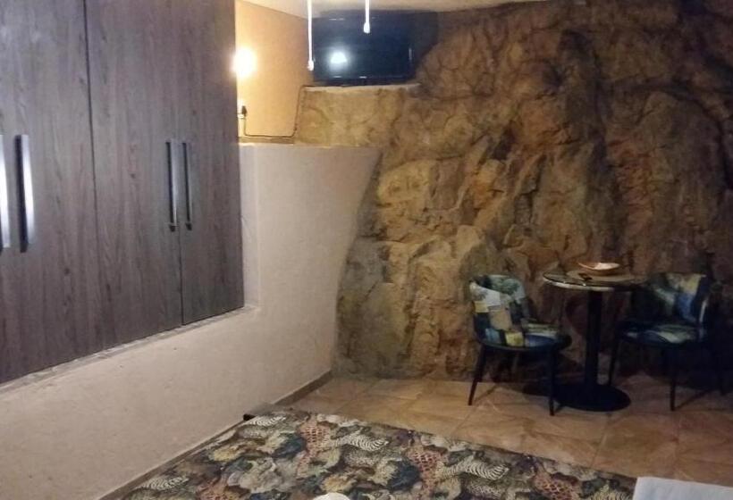수피리어 스위트, Arek S Place