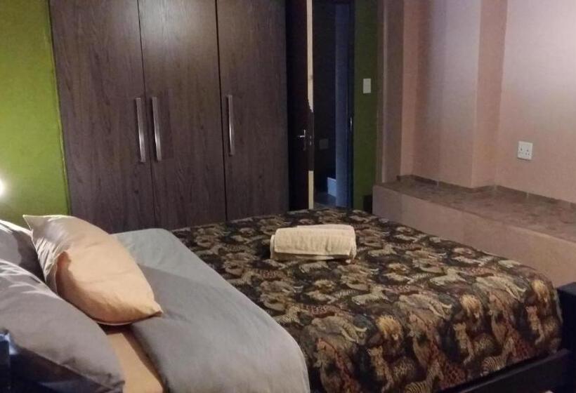 スーペリアースイート, Arek S Place