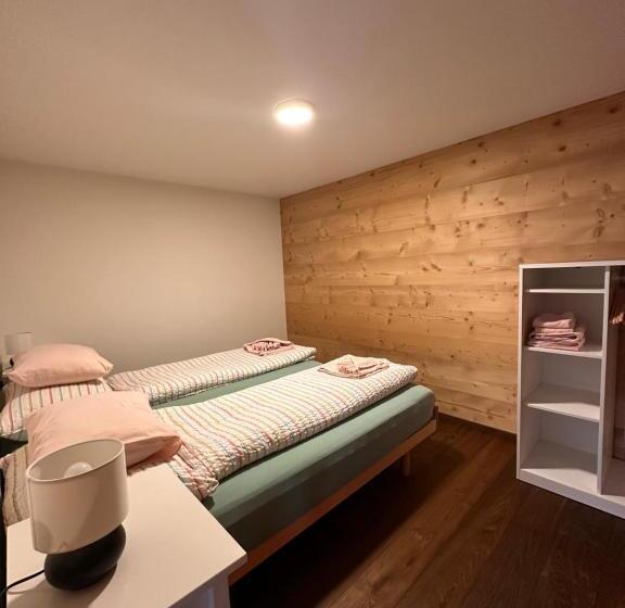 샬레, One Bedroom With Mountain And Garden View Ground Floor Of Chalet Solaria