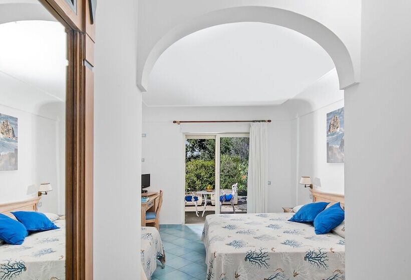 اتاق استاندارد چهارنفره با چشم‌انداز باغ, Al Mulino