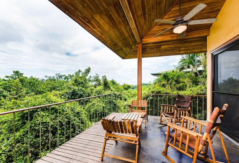 بنجلو قياسى, Boutique Hotel Luna Azul