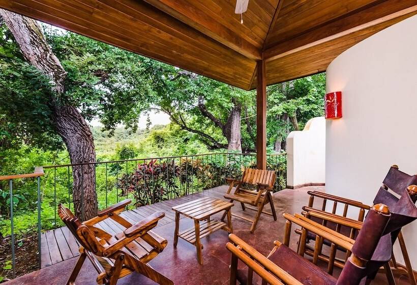 بنجلو قياسى, Boutique Hotel Luna Azul