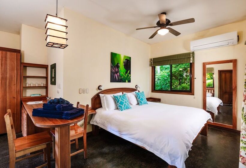 بنجلو قياسى, Boutique Hotel Luna Azul