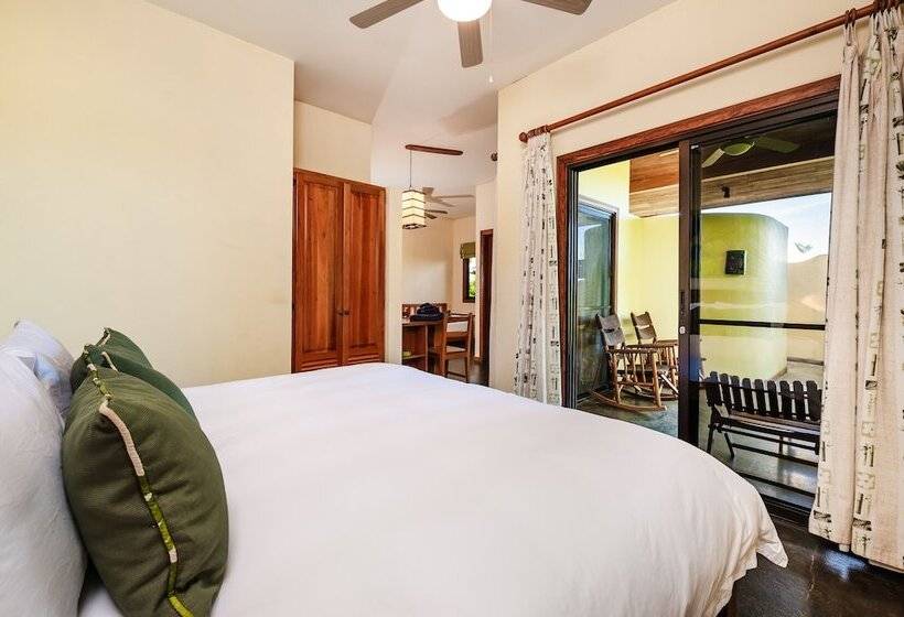 بنجلو قياسى, Boutique Hotel Luna Azul