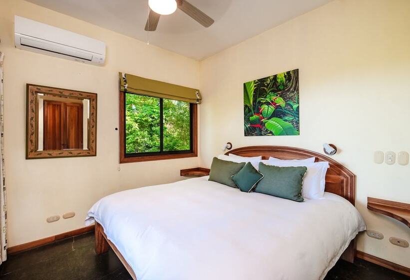 بنجلو قياسى, Boutique Hotel Luna Azul