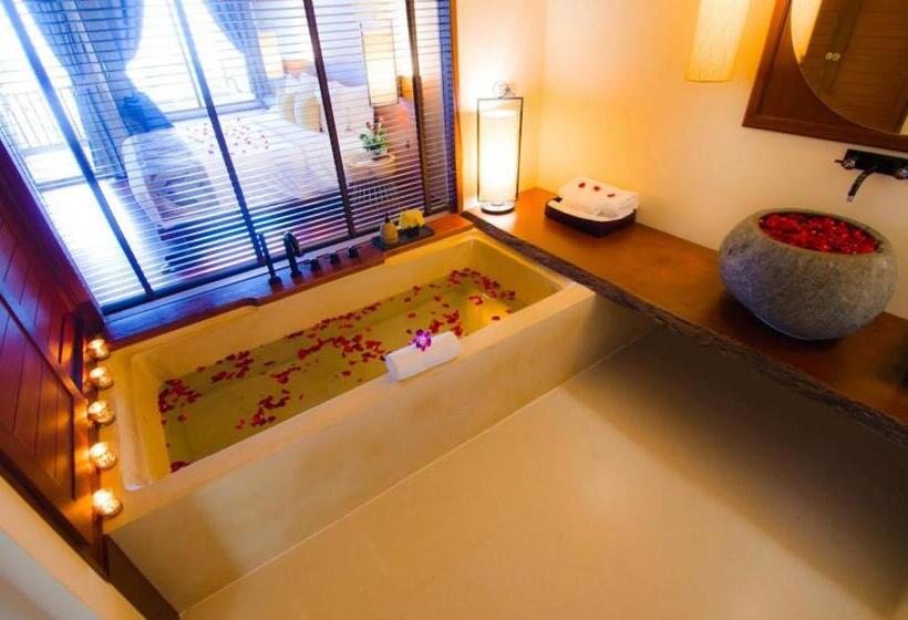 غرفة ديلوكس مزوَّدة بجاكوزي, Chantaramas Beach Resort, Koh Phangan