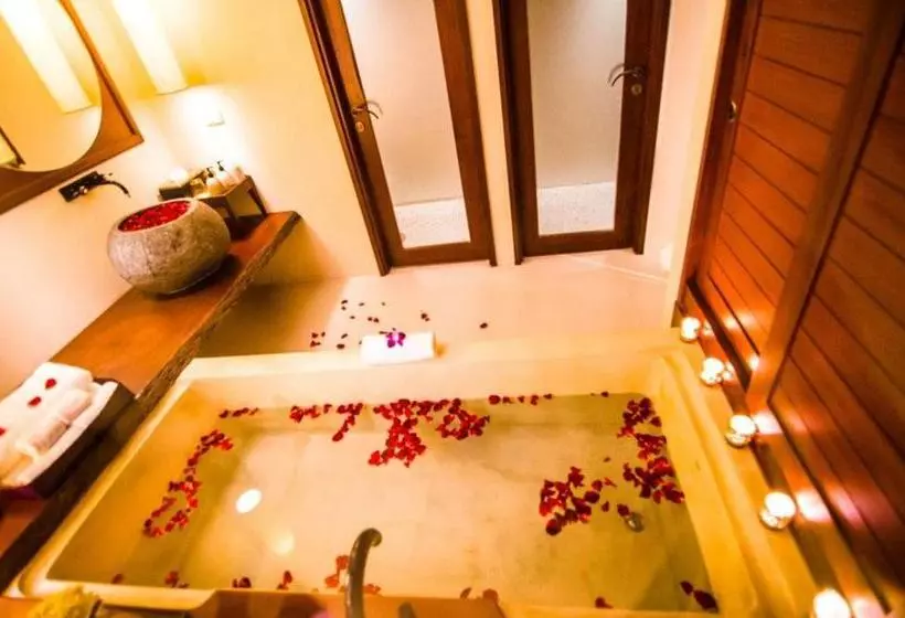 バスタブ付きデラックスルーム, Chantaramas Beach Resort, Koh Phangan