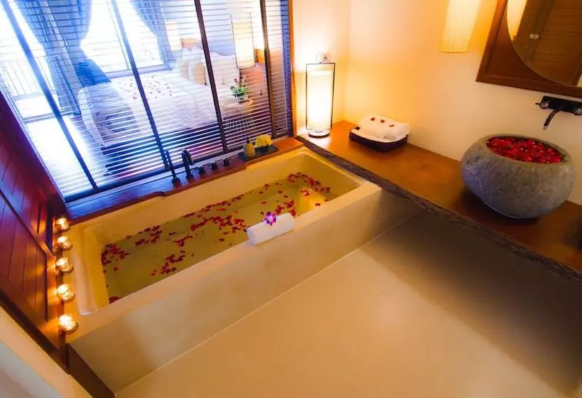 バスタブ付きデラックスルーム, Chantaramas Beach Resort, Koh Phangan