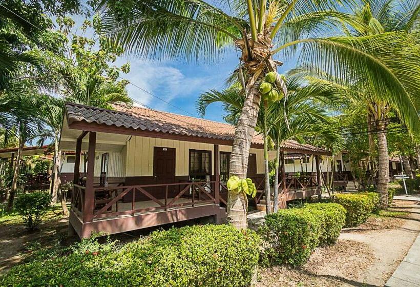 수피리어 방갈로, Coco Palm Beach Resort   Sha Extra Plus