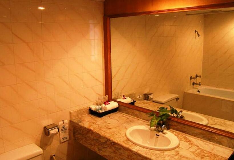 带阳台的豪华间, Phuket Golden Sand Inn Sha Extra Plus