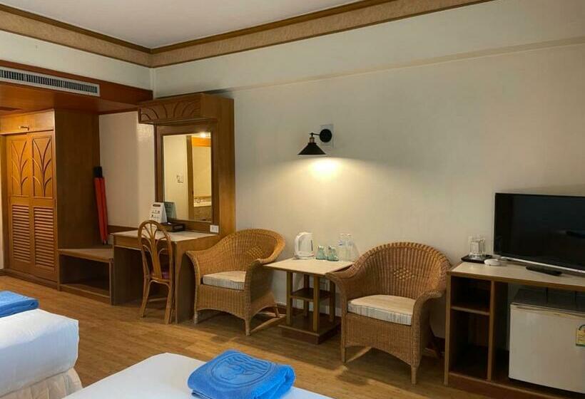 带阳台的豪华间, Phuket Golden Sand Inn Sha Extra Plus