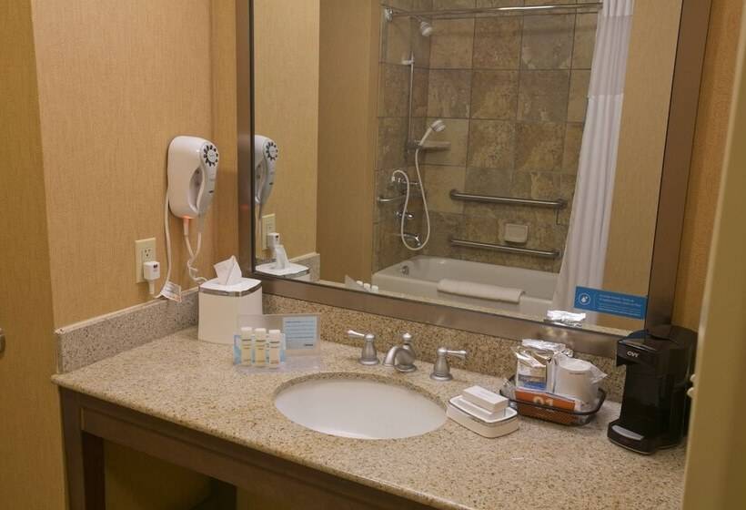Номер Стандарт, Hampton Inn & Suites Wiggins