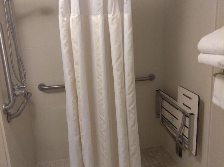 غرفة قياسية لذوى الاحتياجات الخاصة, Hilton Garden Inn Charlotte/concord