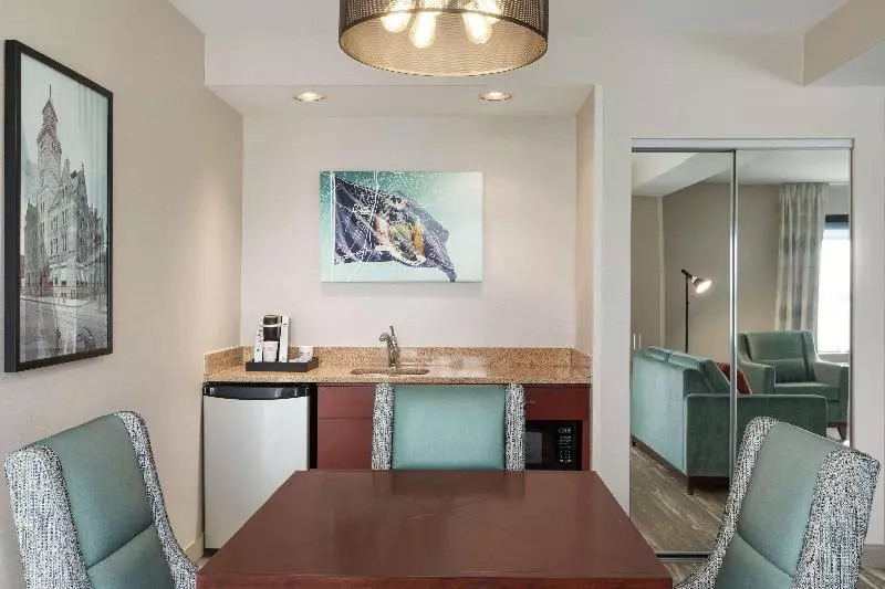 キングサイズベッドのスイートルーム, Hilton Garden Inn Troy