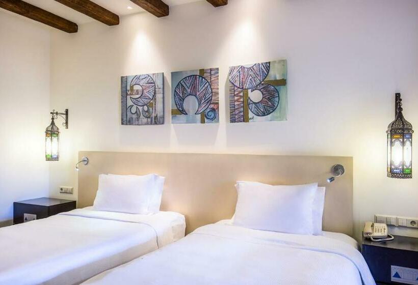 اتاق استاندارد با چشمانداز استخر, Hilton Marsa Alam Nubian Resort