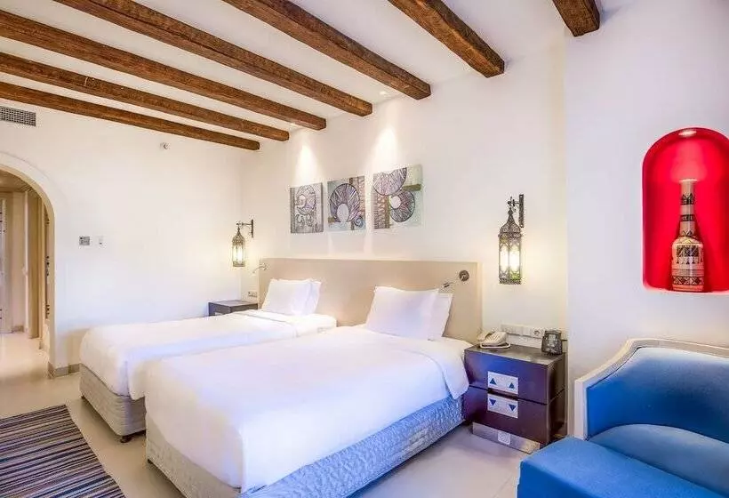 اتاق استاندارد با چشمانداز استخر, Hilton Marsa Alam Nubian Resort
