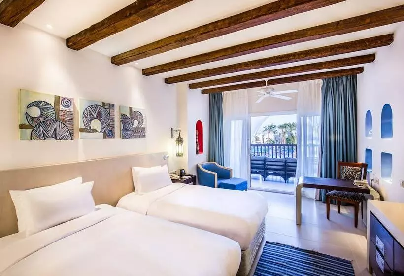 اتاق استاندارد با چشمانداز استخر, Hilton Marsa Alam Nubian Resort