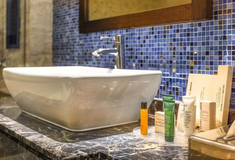 اتاق لوکس با چشم‌انداز دریا, Hilton Marsa Alam Nubian Resort