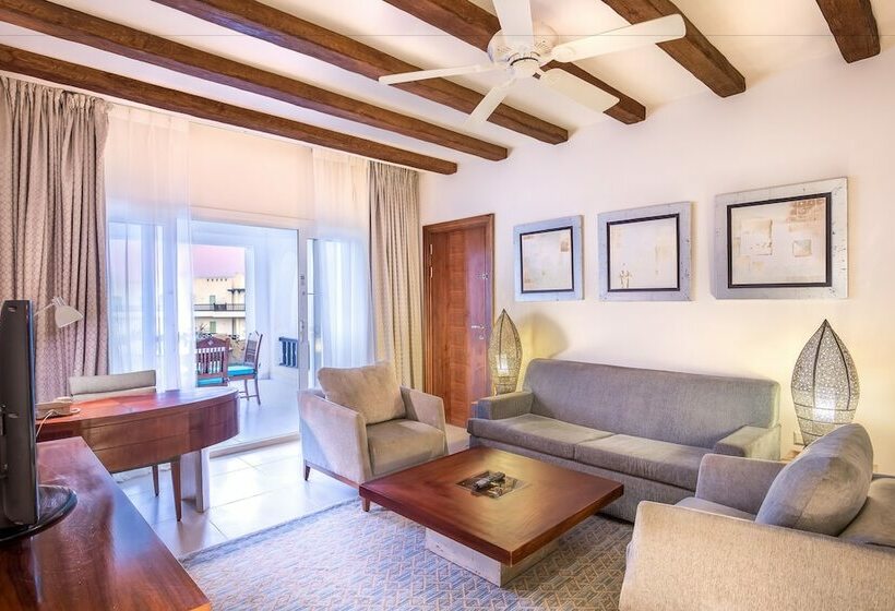 اتاق لوکس با تخت بزرگ, Hilton Marsa Alam Nubian Resort