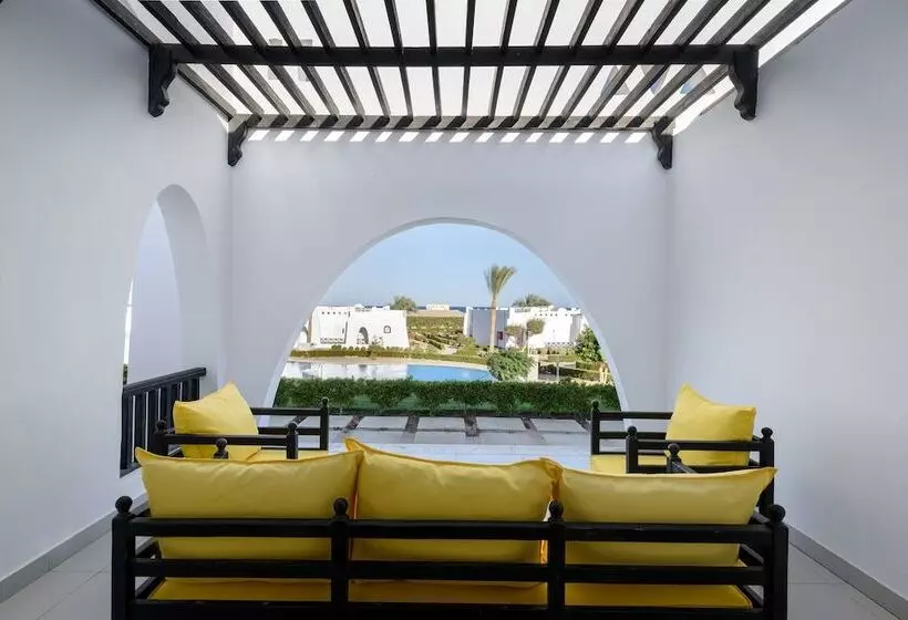 اتاق استاندارد با چشمانداز استخر, Hilton Marsa Alam Nubian Resort