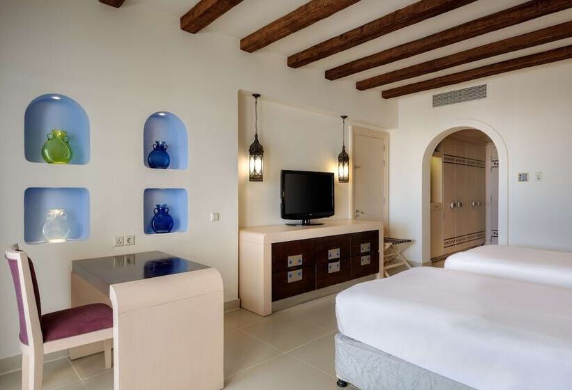 اتاق استاندارد با چشمانداز استخر, Hilton Marsa Alam Nubian Resort