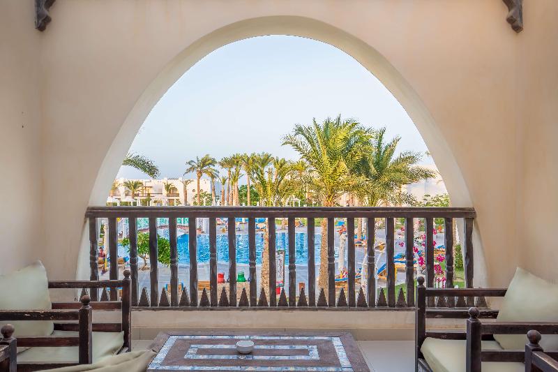 اتاق استاندارد با چشم‌انداز استخر, Hilton Marsa Alam Nubian Resort